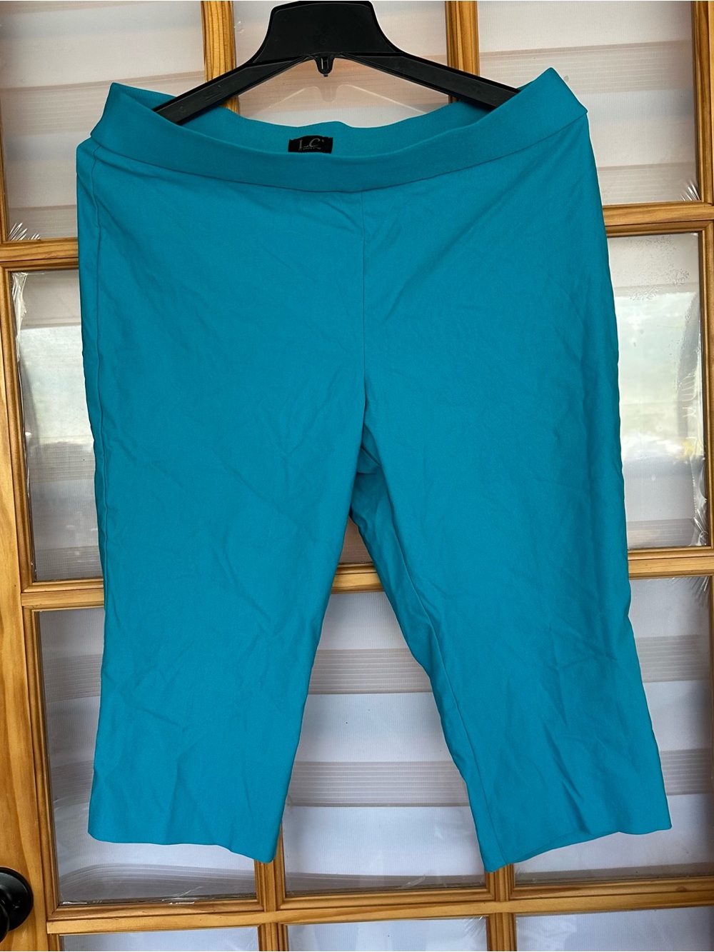 Stretch Cropped Ponte Capris in Teal